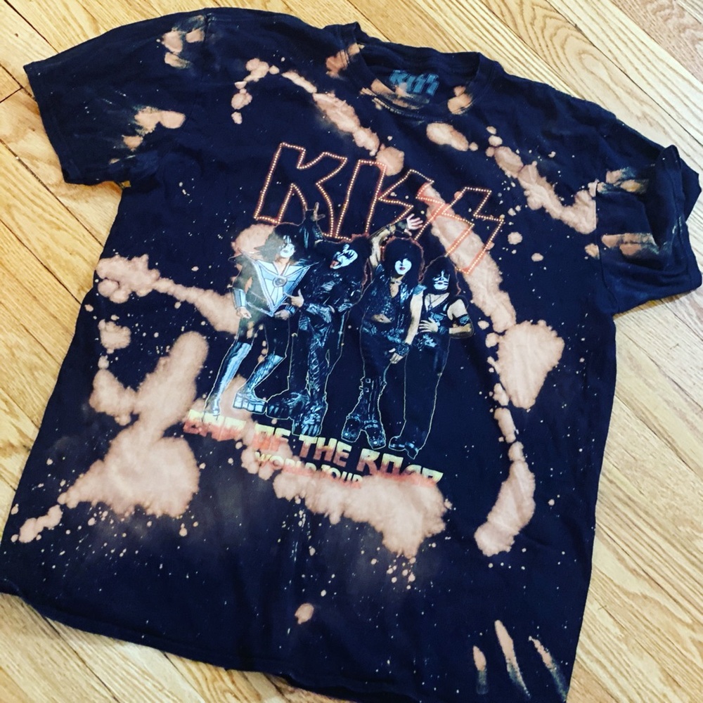 KISS graphic t-shirt.